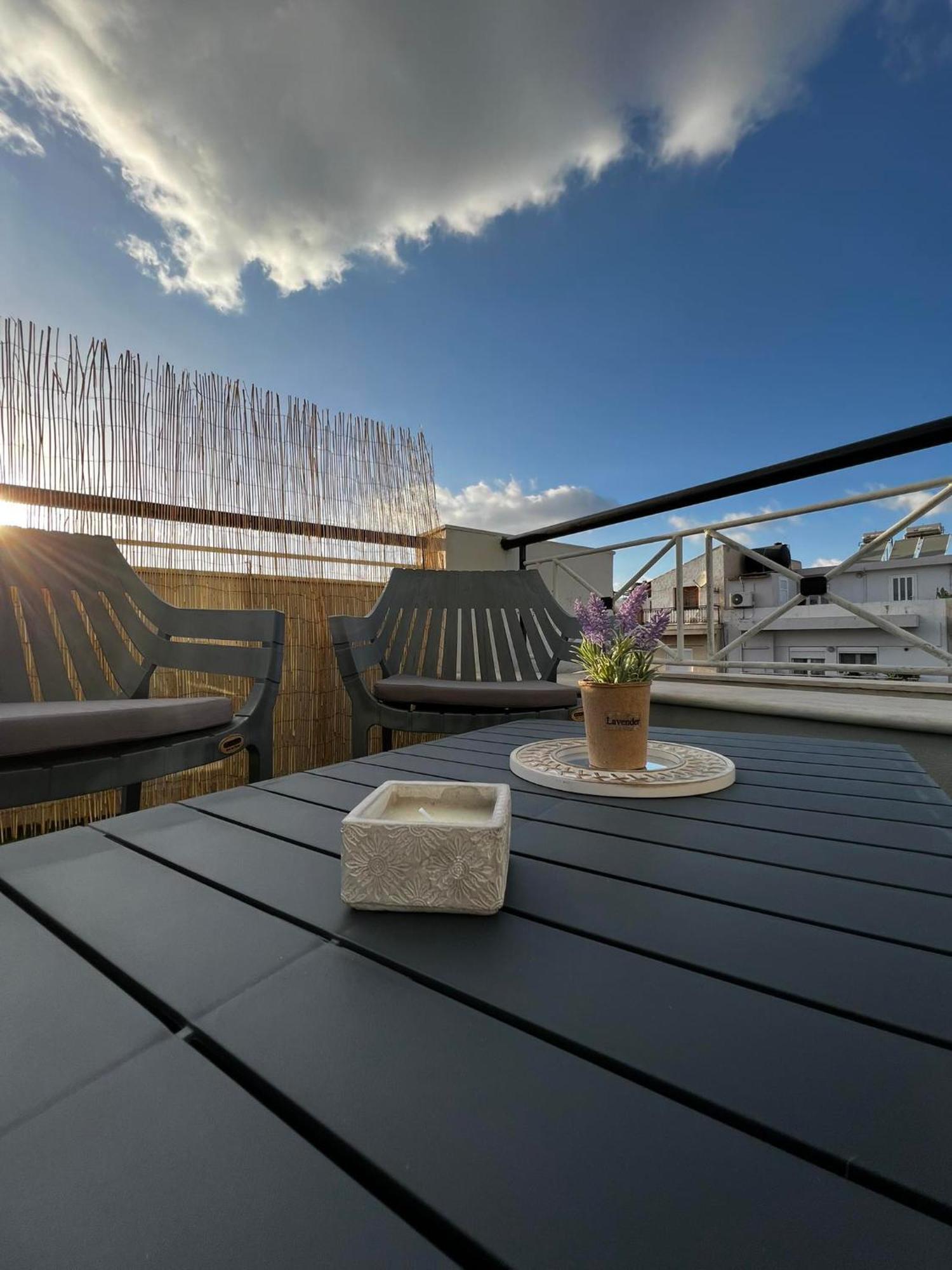 Sunny Apartment For Couples & Friends In Centre Iraklio Exterior foto